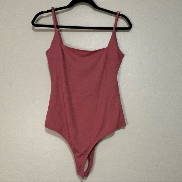 Lulu’s Danyelle Pink Soft Fitted Ribbed Sleeveless Bodysuit Size M - Picture 3 of 9